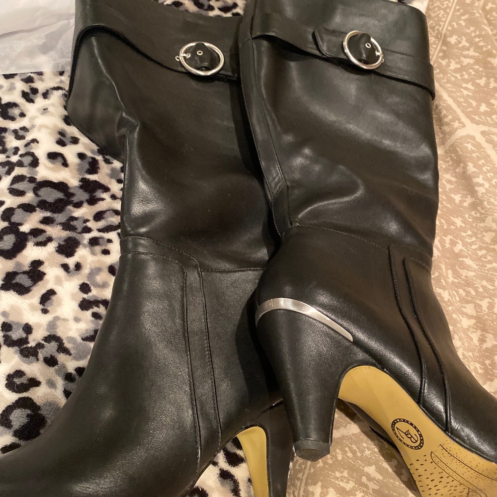 Bella Vita Black Wide Calf High Heel Leather Boots 8 1/2 WW Pristine Cond.